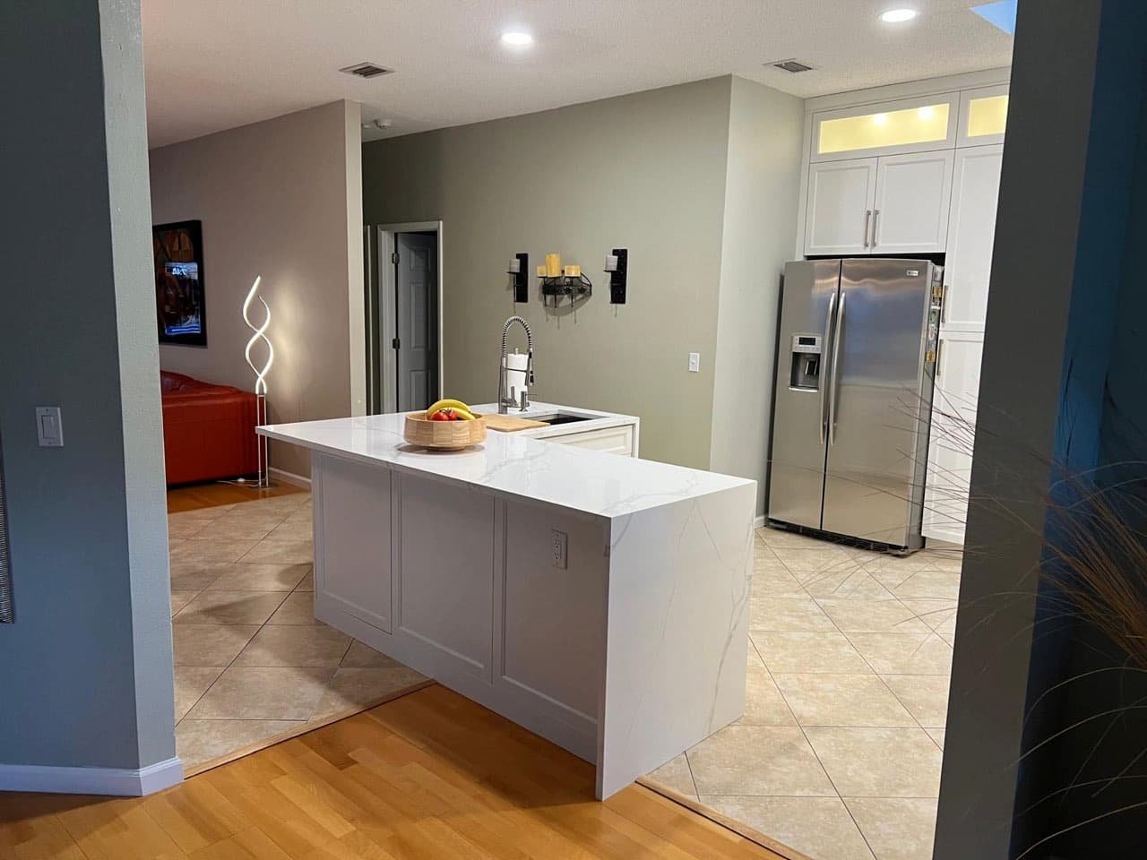 beautifull-white-kitchen-island