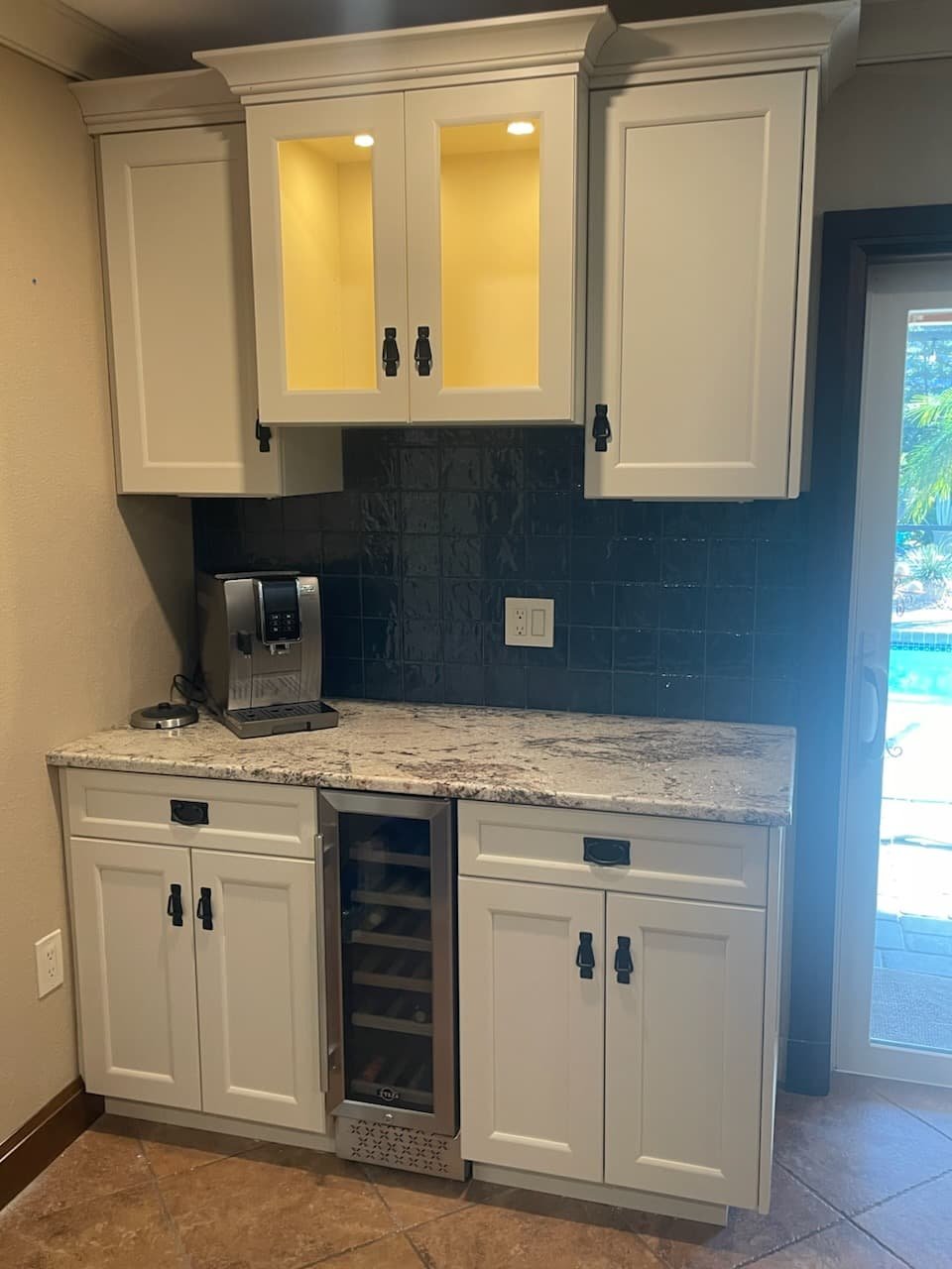 kitchen-corner-white-cabinets-after