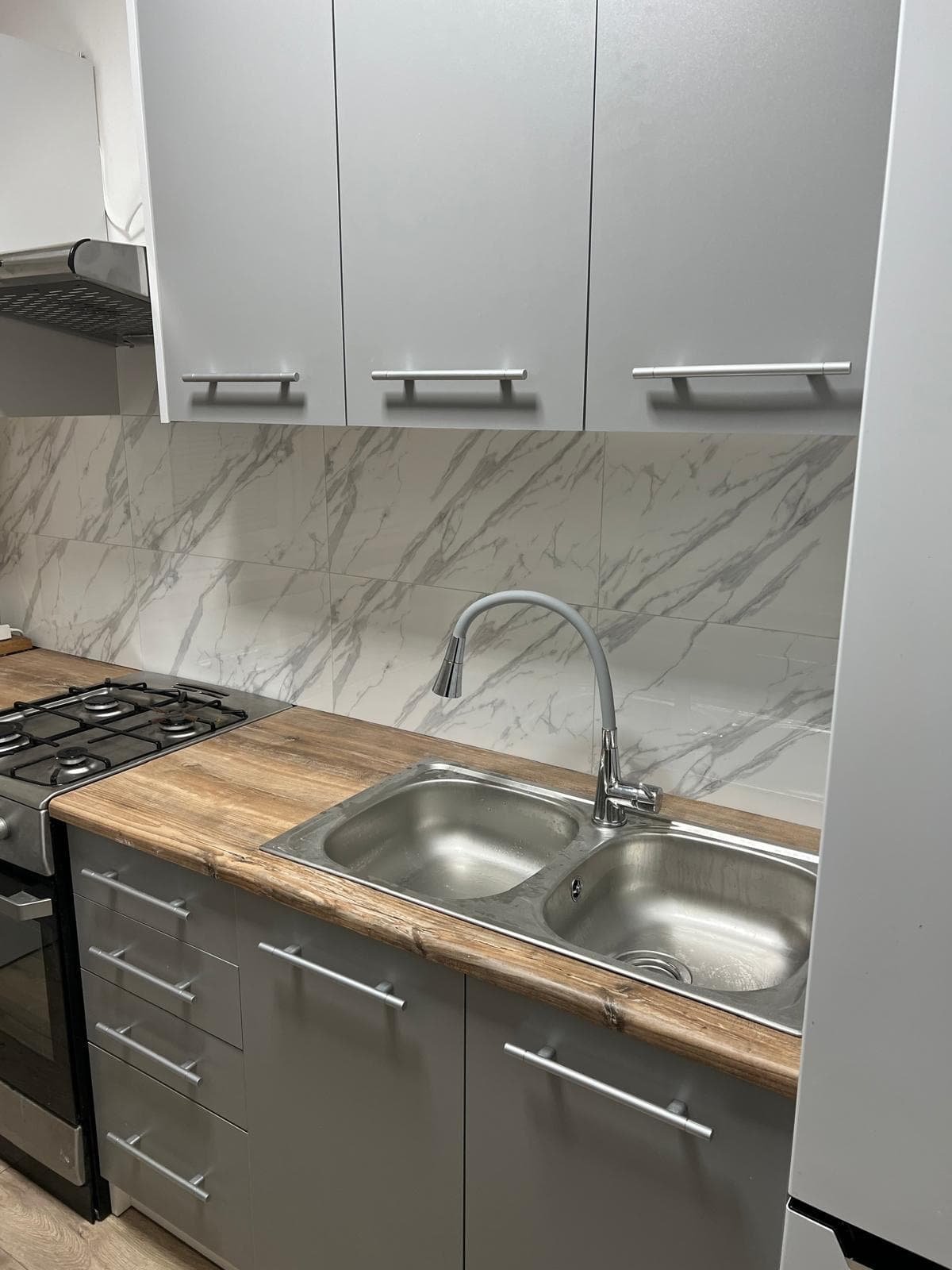 kitchen-with-grey-cabinets