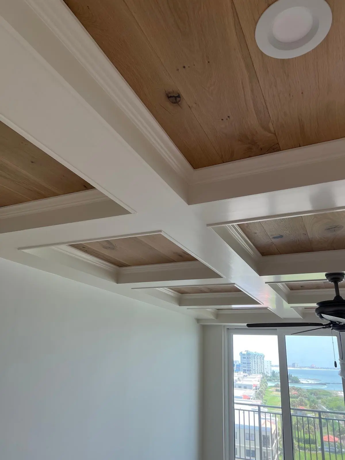 molding-white-and-wood