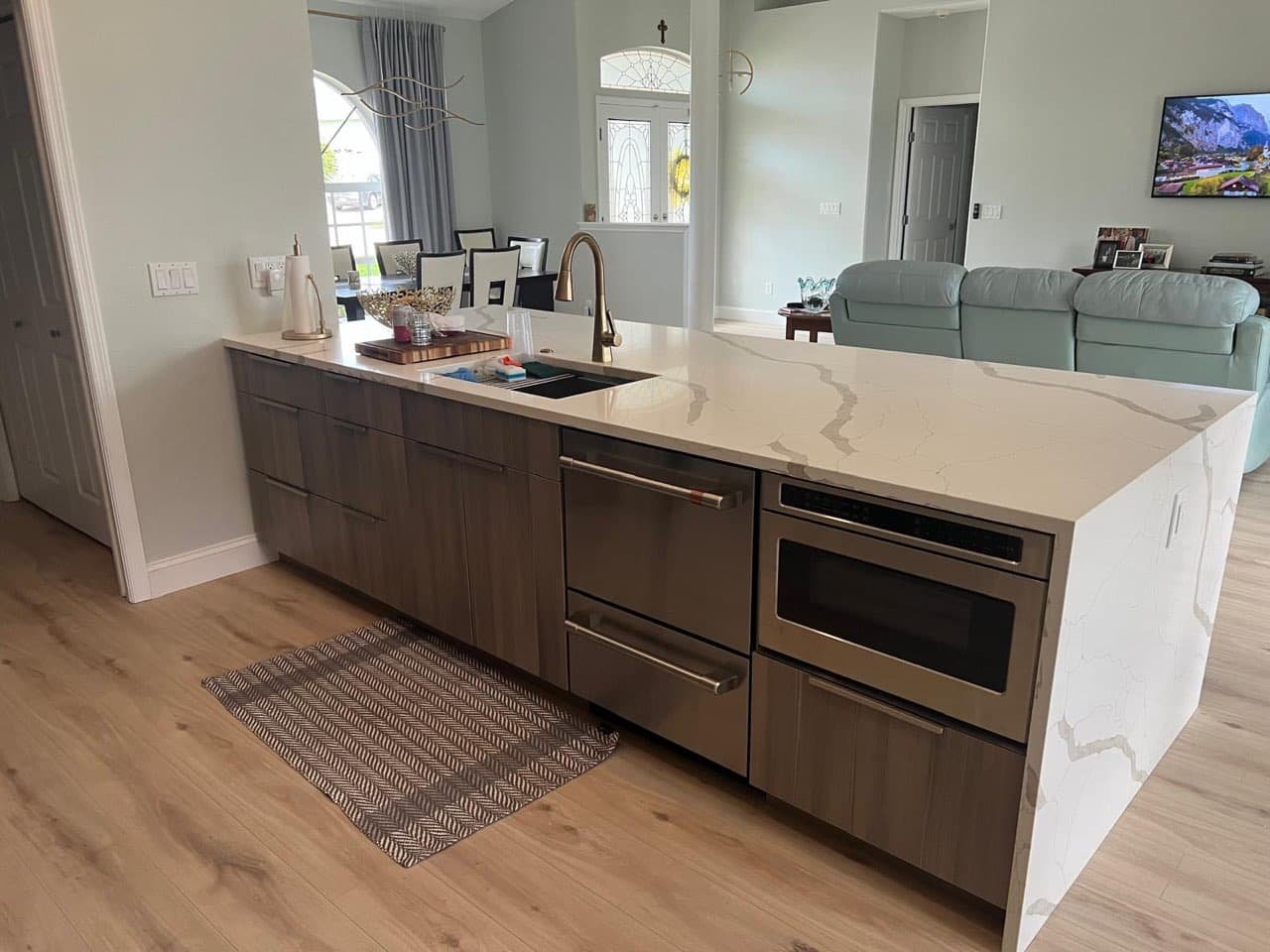 white-countertop-for-kitchen-island